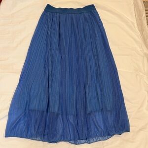 Metrowear blue shimmery skirt size small